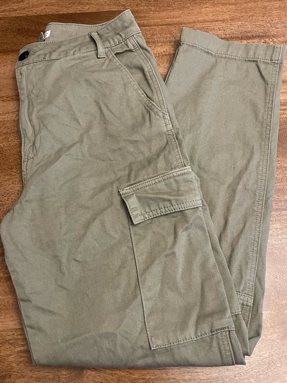 Billabong Olive Cargo Pants with Side Pocket never worn